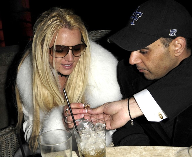 Dù không còn bị giám hộ, Britney Spears vẫn bị cấm chơi với một người - 2 Dù không còn bị giám hộ, Britney Spears vẫn bị cấm chơi với một người - 2