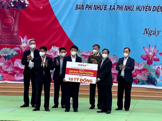 HDBank trao tặng 200 căn nhà tình thương cho tỉnh Điện Biên - 1 HDBank trao tặng 200 căn nhà tình thương cho tỉnh Điện Biên - 1