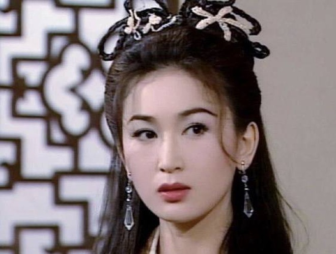 Chung Hân Đồng bị đánh giá không hợp khi vào vai Đát Kỷ - 2 Chung Hân Đồng bị đánh giá không hợp khi vào vai Đát Kỷ - 2