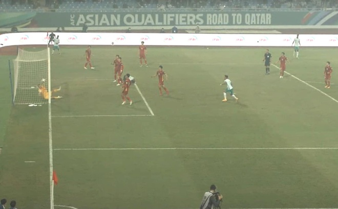Vì sao bàn thắng của Saudi Arabia được công nhận dù Tấn Trường đẩy bóng? - 3 Vì sao bàn thắng của Saudi Arabia được công nhận dù Tấn Trường đẩy bóng? - 3