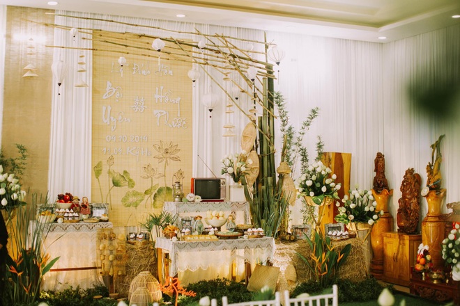 Đám hỏi đặc biệt, bưng tráp bằng quang gánh, trang trí 3500 bông sen trắng - 3 Đám hỏi đặc biệt, bưng tráp bằng quang gánh, trang trí 3500 bông sen trắng - 3