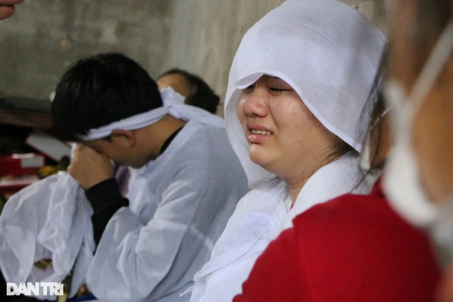 Người mẹ chết không có tiền mua quan tài, 4 đứa bé bơ vơ gào khóc thê lương - 6 Người mẹ chết không có tiền mua quan tài, 4 đứa bé bơ vơ gào khóc thê lương - 6