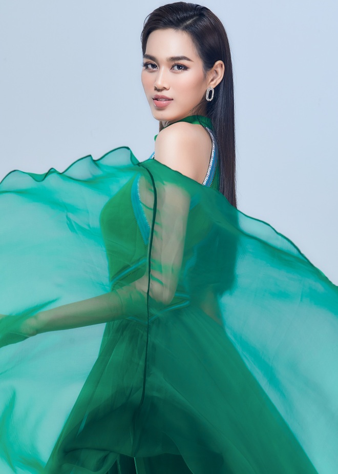 Đỗ Thị Hà đánh đàn Trưng tranh tài tại Miss World 2021 - 5