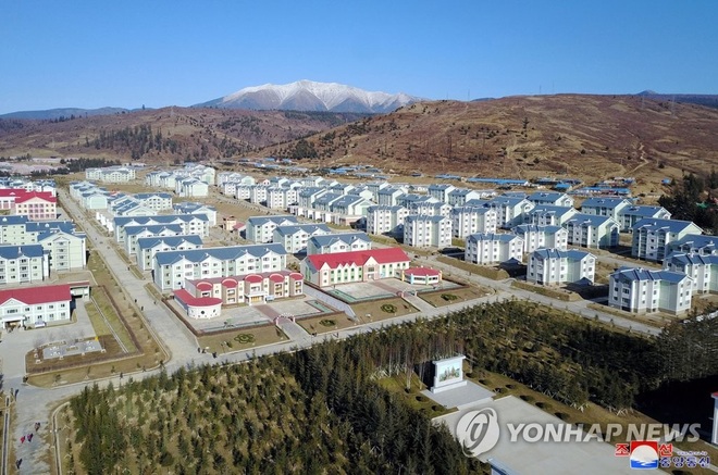 Ông Kim Jong-un tái xuất sau thời gian vắng bóng bí ẩn - 5 Ông Kim Jong-un tái xuất sau thời gian vắng bóng bí ẩn - 5