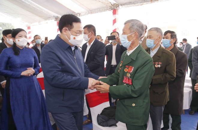 Chủ tịch Quốc hội: Càng khó khăn, chúng ta phải quyết tâm hơn nữa - 1 Chủ tịch Quốc hội: Càng khó khăn, chúng ta phải quyết tâm hơn nữa - 1