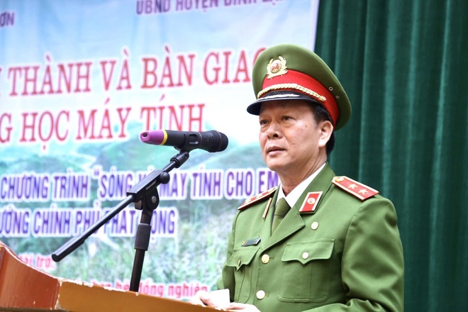 Sóng và máy tính cho em đã về đến trường khó khăn nhất huyện biên giới - 4 Sóng và máy tính cho em đã về đến trường khó khăn nhất huyện biên giới - 4