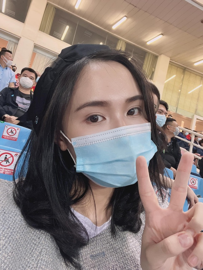 Hot girl đi cổ vũ bóng đá: Đẹp nhưng cần có ý thức phòng dịch bệnh - 15 Hot girl đi cổ vũ bóng đá: Đẹp nhưng cần có ý thức phòng dịch bệnh - 15