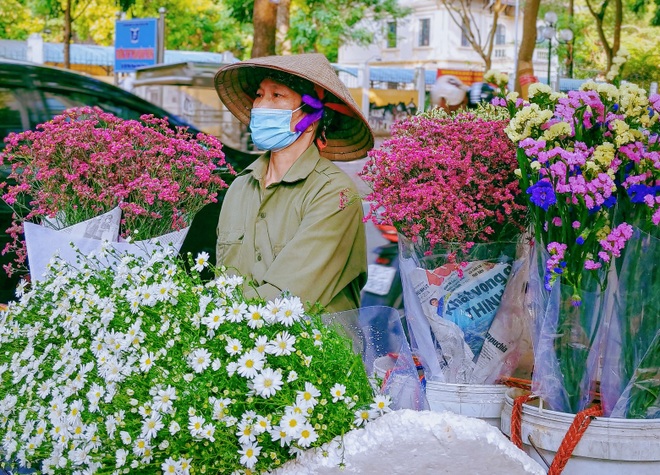 Chuyện gánh hàng hoa của cô Hiền - 2 Chuyện gánh hàng hoa của cô Hiền - 2