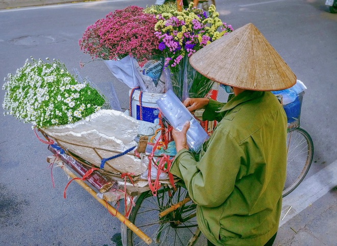 Chuyện gánh hàng hoa của cô Hiền - 8 Chuyện gánh hàng hoa của cô Hiền - 8