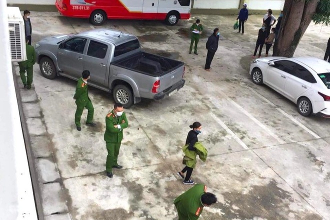 Người đàn ông tử vong trong ghế lái chiếc ô tô đậu ở sân bệnh viện - 1 Người đàn ông tử vong trong ghế lái chiếc ô tô đậu ở sân bệnh viện - 1