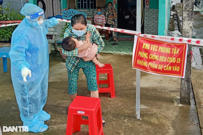 Bình Dương vừa hạ nhiệt, nữ tình nguyện về miền Tây xông pha chống dịch - 5 Bình Dương vừa hạ nhiệt, nữ tình nguyện về miền Tây xông pha chống dịch - 5