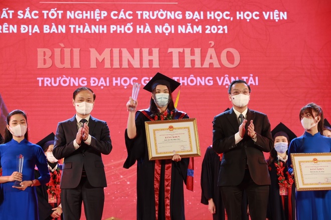 Hà Nội: Tuyên dương 90 thủ khoa tốt nghiệp xuất sắc đại học, học viện - 3