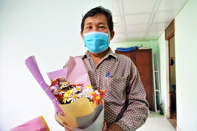 Người thầy tay ngang của những học viên nói chuyện bằng ngón tay - 10 Người thầy tay ngang của những học viên nói chuyện bằng ngón tay - 10