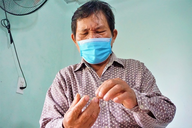 Người thầy tay ngang của những học viên nói chuyện bằng ngón tay - 2 Người thầy tay ngang của những học viên nói chuyện bằng ngón tay - 2