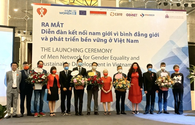 Nữ tiến sĩ đòi quyền bình đẳng cho… đàn ông - 5 Nữ tiến sĩ đòi quyền bình đẳng cho… đàn ông - 5