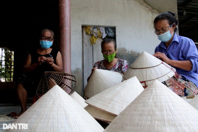 Về làng quê có truyền thống hơn 100 năm làm nghề xỏ lá - 5 Về làng quê có truyền thống hơn 100 năm làm nghề xỏ lá - 5