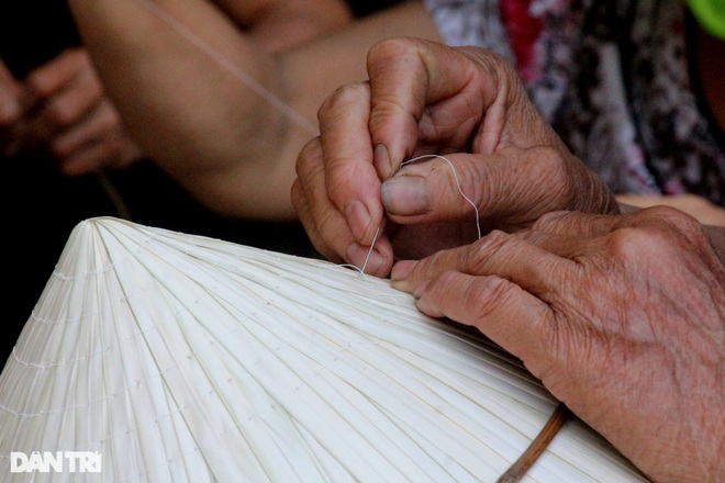 Về làng quê có truyền thống hơn 100 năm làm nghề xỏ lá - 4 Về làng quê có truyền thống hơn 100 năm làm nghề xỏ lá - 4