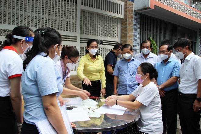 Tưởng niệm nạn nhân Covid-19: Vạn nỗi đau được xoa dịu từ tình người - 10 Tưởng niệm nạn nhân Covid-19: Vạn nỗi đau được xoa dịu từ tình người - 10