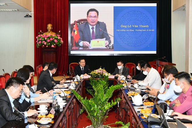 Tưởng niệm nạn nhân Covid-19: Vạn nỗi đau được xoa dịu từ tình người - 4 Tưởng niệm nạn nhân Covid-19: Vạn nỗi đau được xoa dịu từ tình người - 4