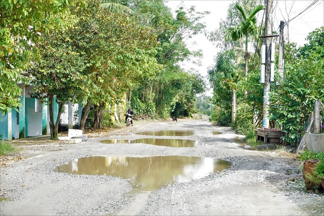 Người dân đánh võng trên con đường nát như tương - 2 Người dân đánh võng trên con đường nát như tương - 2