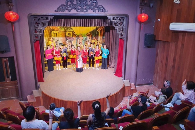Đoàn khách nước ngoài đầu tiên tham quan Hội An sau 2 năm đóng băng - 7 Đoàn khách nước ngoài đầu tiên tham quan Hội An sau 2 năm đóng băng - 7