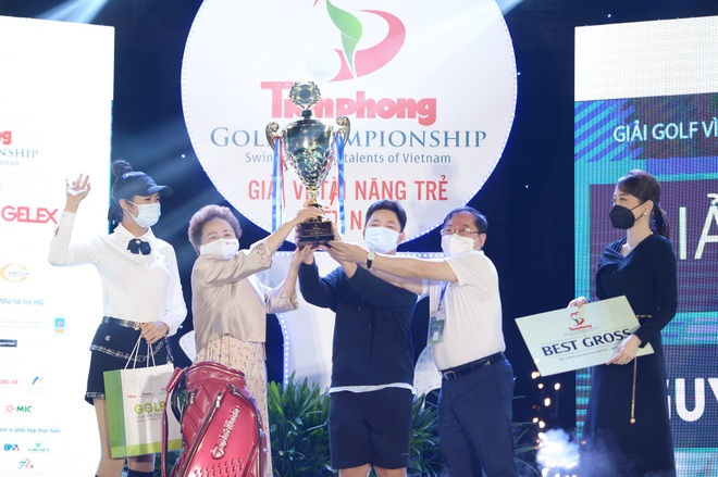 Golfer 14 tuổi vô địch giải Tiền Phong Golf Championship 2021 - 1
