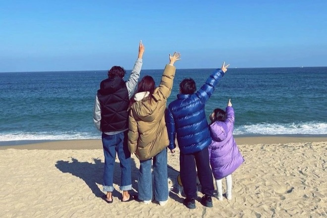 Bức ảnh hé lộ tình trạng hôn nhân của Jang Dong Gun sau bê bối săn gái - 1 Bức ảnh hé lộ tình trạng hôn nhân của Jang Dong Gun sau bê bối săn gái - 1
