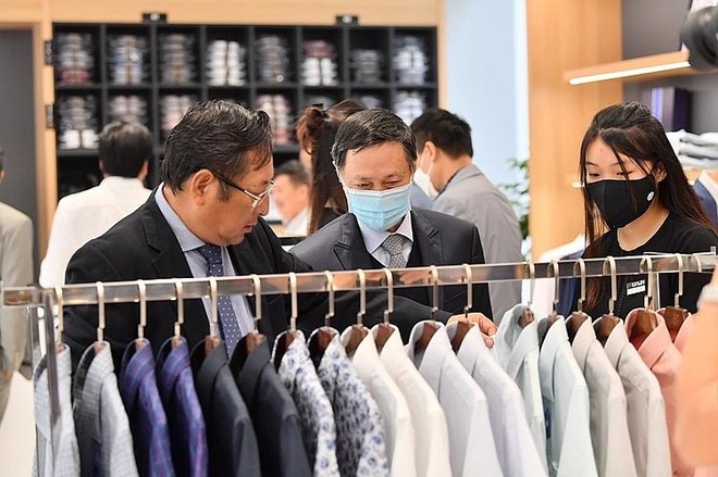 Tổng công ty Đức Giang ra mắt thương hiệu thời trang nam Unifas - 4 Tổng công ty Đức Giang ra mắt thương hiệu thời trang nam Unifas - 4