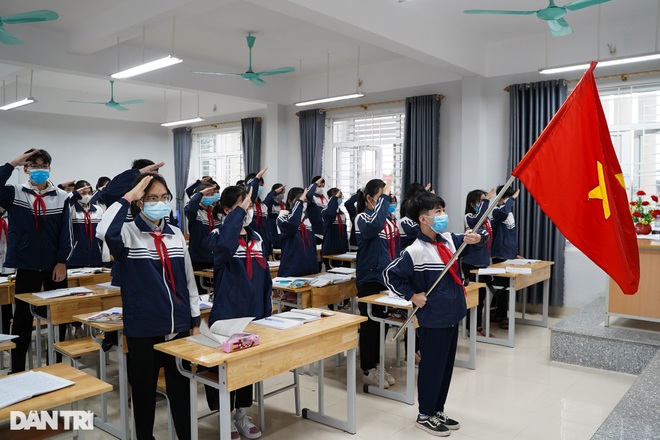 Hà Nội: Dự kiến tháng 12 cho học sinh THPT đi học trực tiếp tại trường - 2
