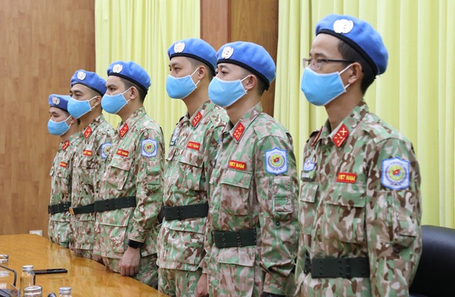 12 sĩ quan mũ nồi xanh lên đường làm nhiệm vụ gìn giữ hòa bình - 4 12 sĩ quan mũ nồi xanh lên đường làm nhiệm vụ gìn giữ hòa bình - 4
