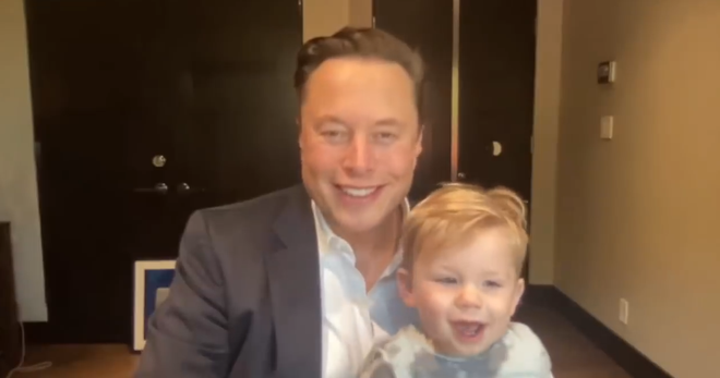 con trai Elon Musk.png Elon Musk bật cười trước màn quậy phá của con mình trong cuộc họp trực tuyến (Ảnh cắt từ clip).