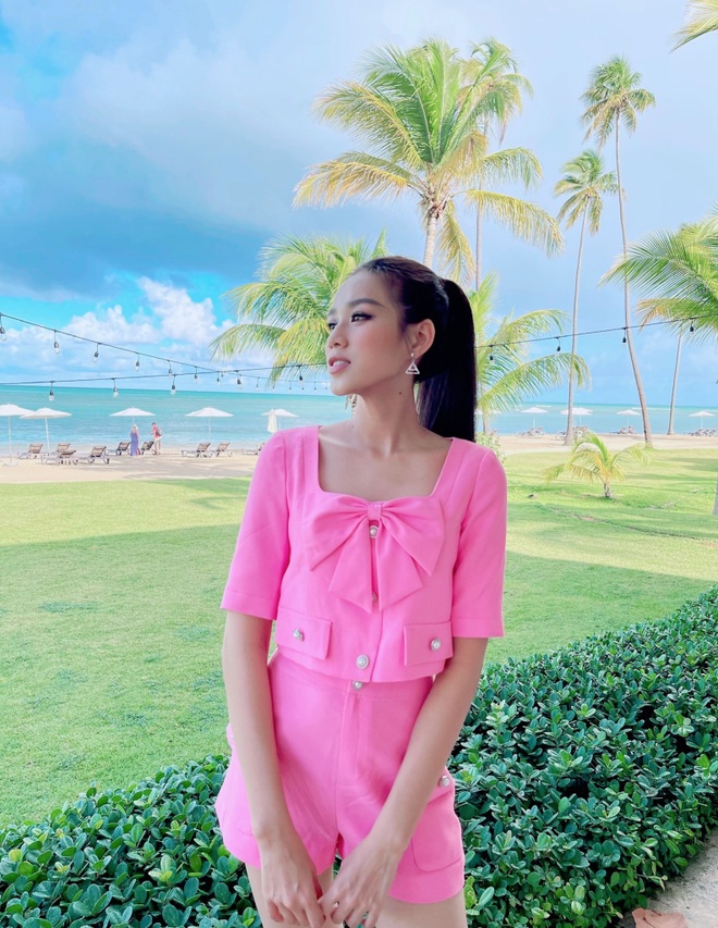 Đỗ Thị Hà diện nguyên cây hồng, nhập cuộc tại Miss World 2021 - 1
