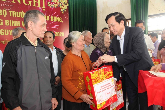 Đề xuất 2 mức quà tặng người có công dịp Tết Nhâm Dần - 1 Đề xuất 2 mức quà tặng người có công dịp Tết Nhâm Dần - 1
