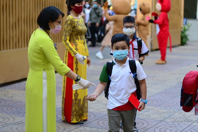 TPHCM: Dự kiến trường mở cửa khi F0 đang tăng trở lại, phụ huynh lo lắng... - 3 TPHCM: Dự kiến trường mở cửa khi F0 đang tăng trở lại, phụ huynh lo lắng... - 3