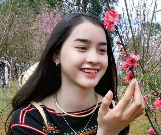 Quay clip cuộc sống núi rừng, sơn nữ Bana ở Bình Định bất ngờ nổi tiếng - 1 Quay clip cuộc sống núi rừng, sơn nữ Bana ở Bình Định bất ngờ nổi tiếng - 1