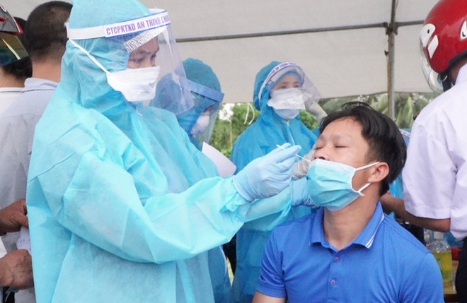 Xuất hiện ổ dịch lớn, yêu cầu người dân hạn chế ra khỏi nhà - 2 Xuất hiện ổ dịch lớn, yêu cầu người dân hạn chế ra khỏi nhà - 2