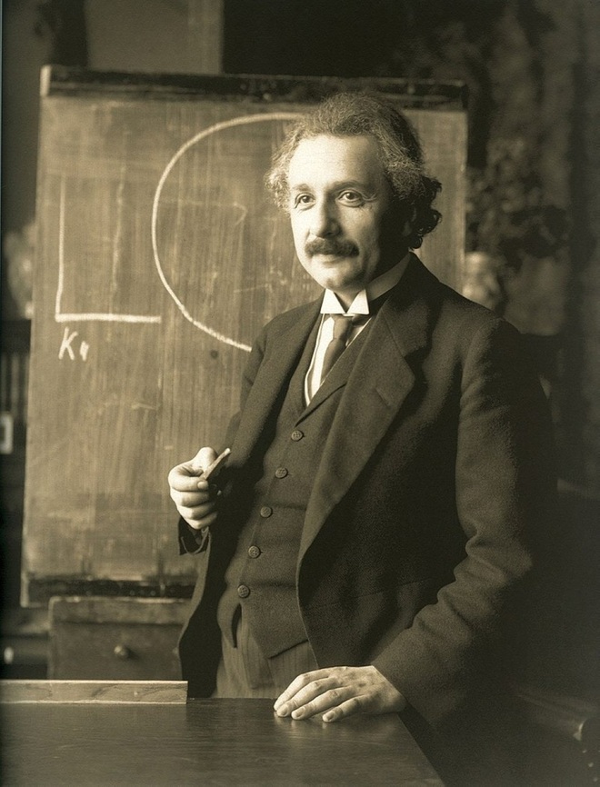 Bản thảo viết tay về thuyết tương đối của Einstein có giá 295 tỷ đồng | Báo  Dân trí