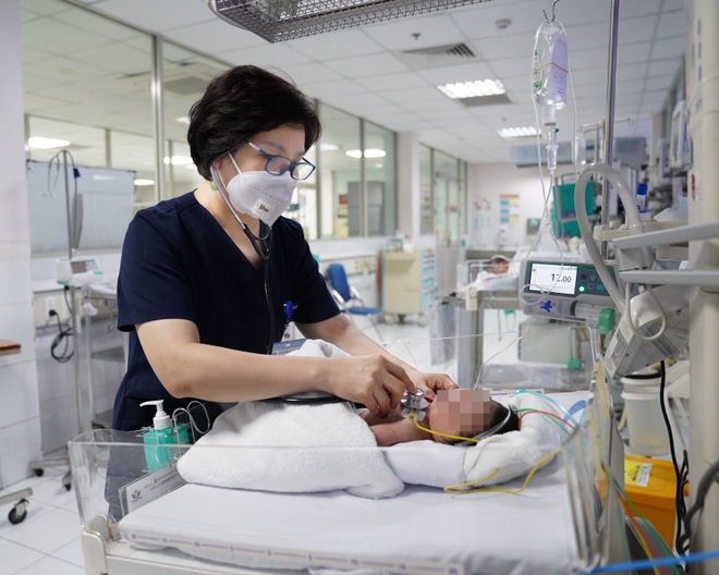 Được cho uống sái phiện để chắc dạ, bé sơ sinh 2 ngày tuổi bị ngộ độc - 1 Được cho uống sái phiện để chắc dạ, bé sơ sinh 2 ngày tuổi bị ngộ độc - 1