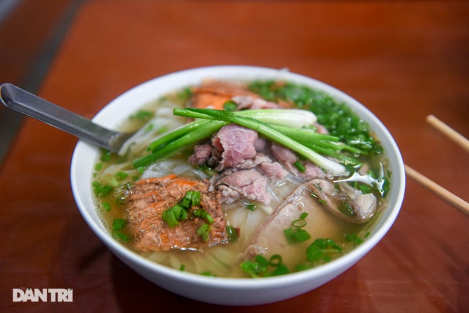 Phở gánh Hàng Chiếu bán ban ngày, khách tiếc nuối biểu tượng ăn đêm Hà Nội - 9 Phở gánh Hàng Chiếu bán ban ngày, khách tiếc nuối biểu tượng ăn đêm Hà Nội - 9