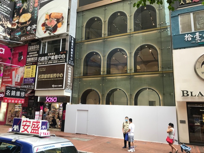 Thương hiệu xa xỉ đồng loạt rời bỏ phố cho thuê đắt nhất Hồng Kông - 1