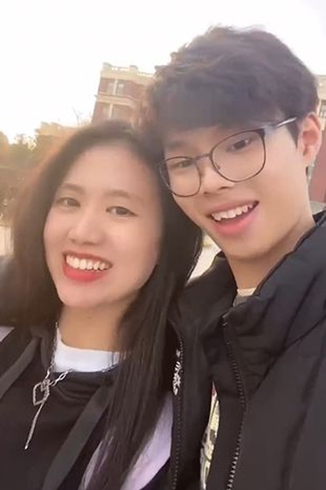 Clip màn tỏ tình nhầm đối tượng có một không hai: Tại căn phòng quá tối! - 1 Clip màn tỏ tình nhầm đối tượng có một không hai: Tại căn phòng quá tối! - 1