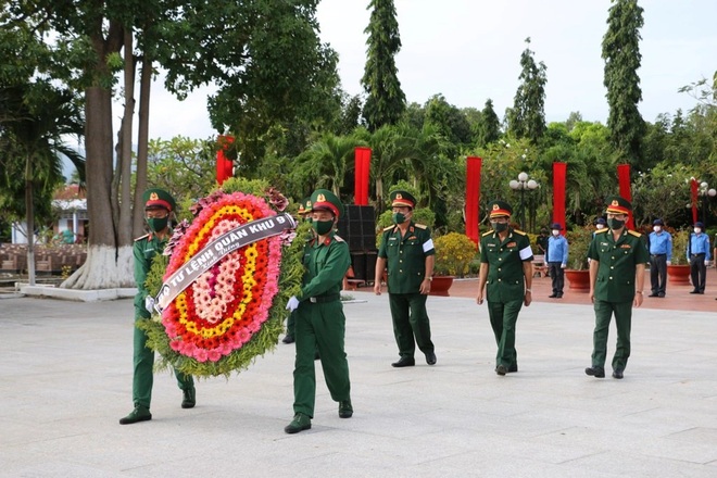 An Giang: Truy điệu, cải táng 54 hài cốt liệt sĩ quân tình nguyện Việt Nam - 2 An Giang: Truy điệu, cải táng 54 hài cốt liệt sĩ quân tình nguyện Việt Nam - 2