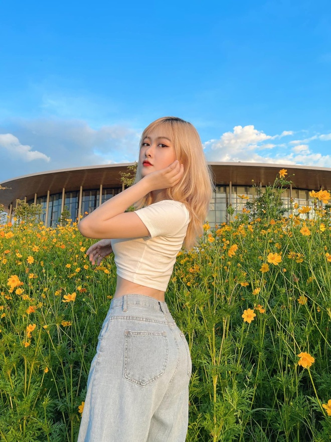 Hot girl xứ Huế khiến bao người mê mẩn với sắc vóc gợi cảm - 5 Hot girl xứ Huế khiến bao người mê mẩn với sắc vóc gợi cảm - 5