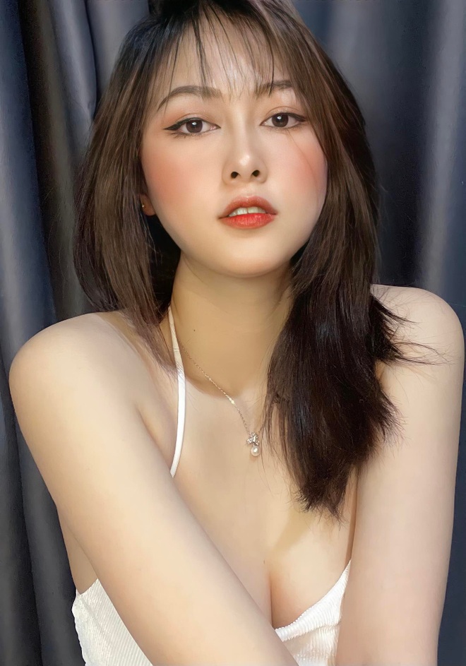 Hot girl xứ Huế khiến bao người mê mẩn với sắc vóc gợi cảm - 7 Hot girl xứ Huế khiến bao người mê mẩn với sắc vóc gợi cảm - 7