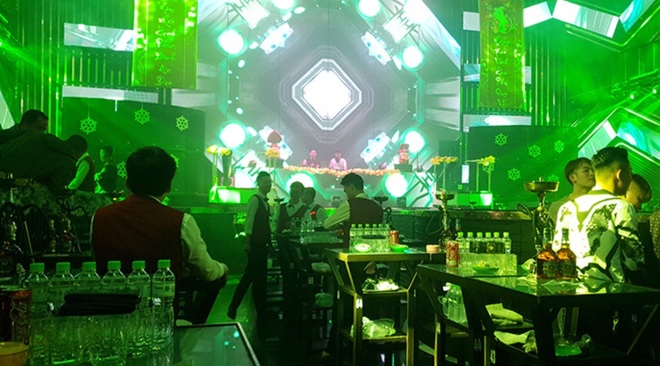 Vũ trường, quán karaoke thuộc