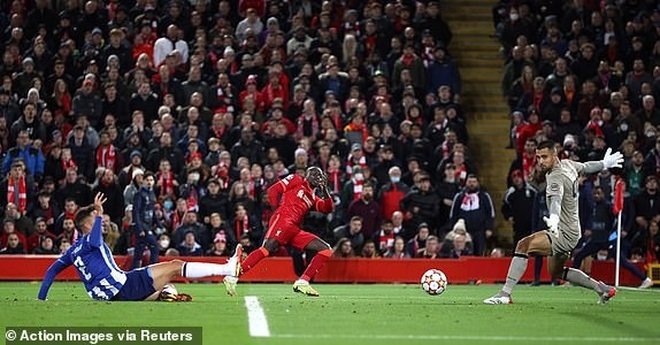Mohamed Salah tỏa sáng giúp Liverpool thắng trận thứ 5 ở Champions League - 3