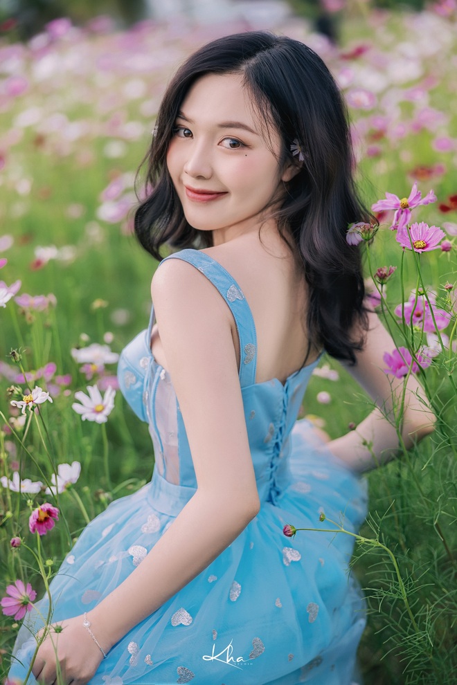 Thiếu nữ Kiên Giang khoe nét xuân thì giữa vườn hoa ngập sắc màu - 3 Thiếu nữ Kiên Giang khoe nét xuân thì giữa vườn hoa ngập sắc màu - 3