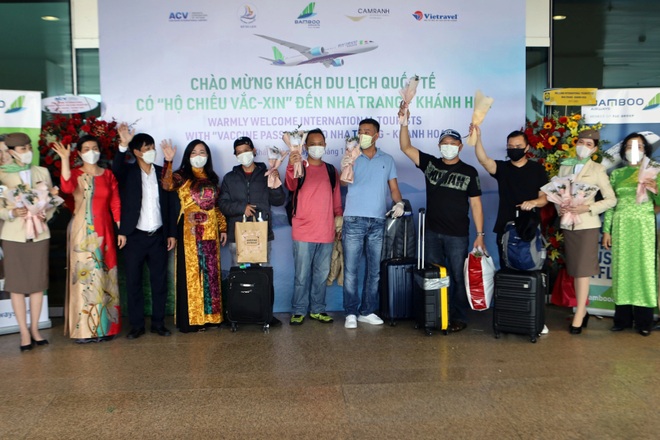 Đoàn du khách quốc tế có hộ chiếu vaccine đầu tiên đặt chân đến Khánh Hòa - 3