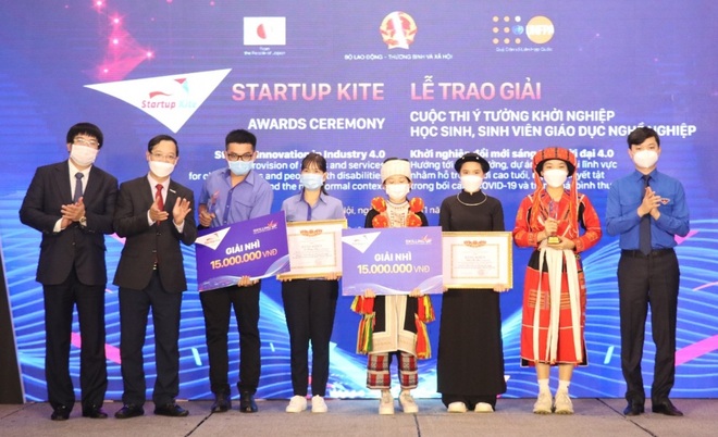 Dự án Gậy thông minh giành quán quân cuộc thi Startup Kite 2021 - 3 Dự án Gậy thông minh giành quán quân cuộc thi Startup Kite 2021 - 3