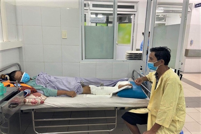 Cha già vét đến hạt thóc cuối cùng đem bán cứu con trai bất ngờ gặp nạn - 2 Cha già vét đến hạt thóc cuối cùng đem bán cứu con trai bất ngờ gặp nạn - 2